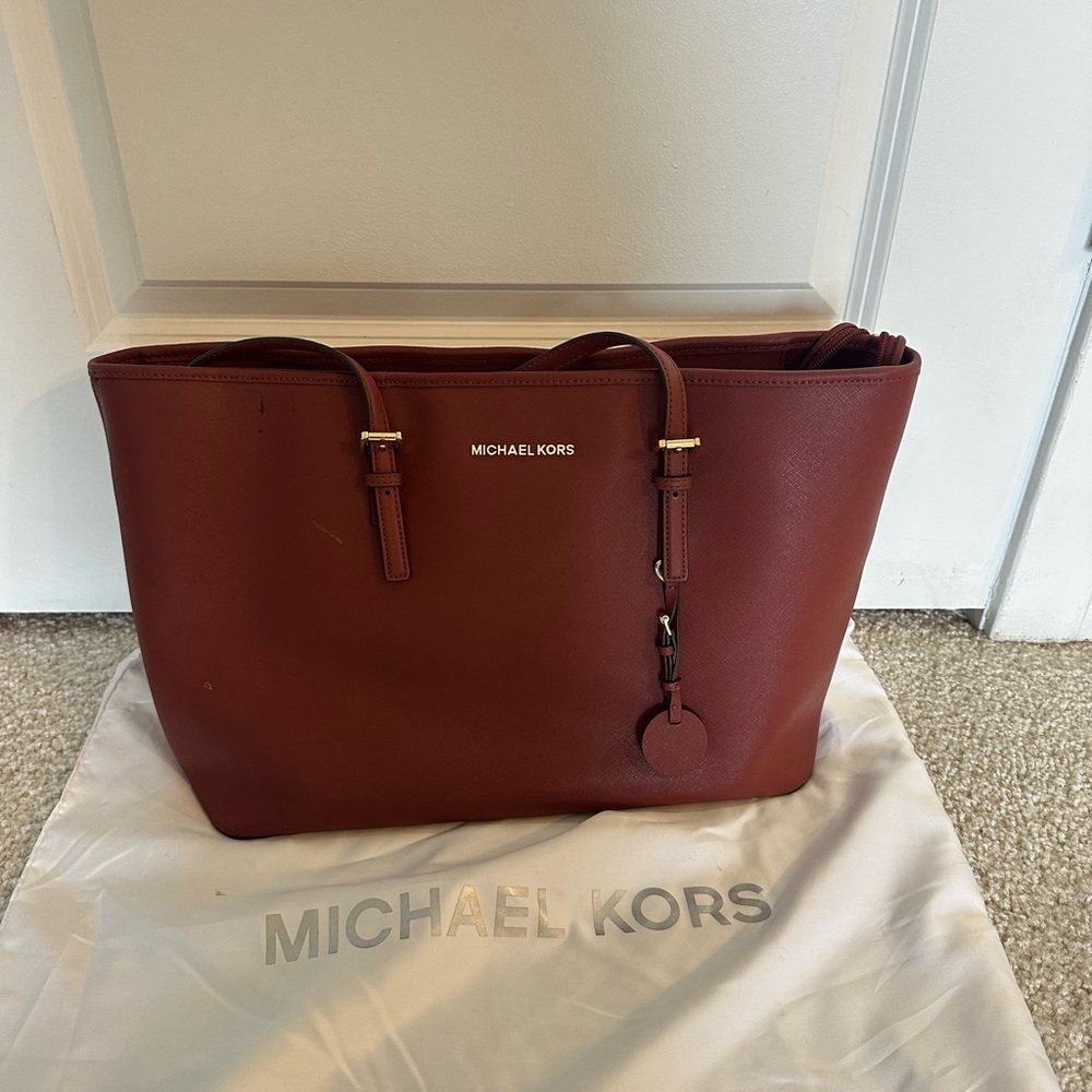 Michael Kors Jet Set Travel tote in Plum
